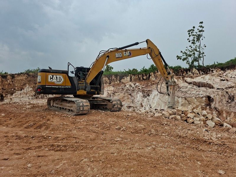 excavator-truck-bio-alam-indonesia-persada