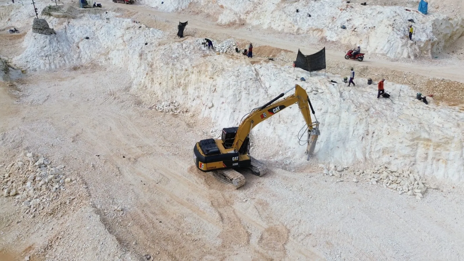 Tambang batu kapur CV Bio Alam Indo